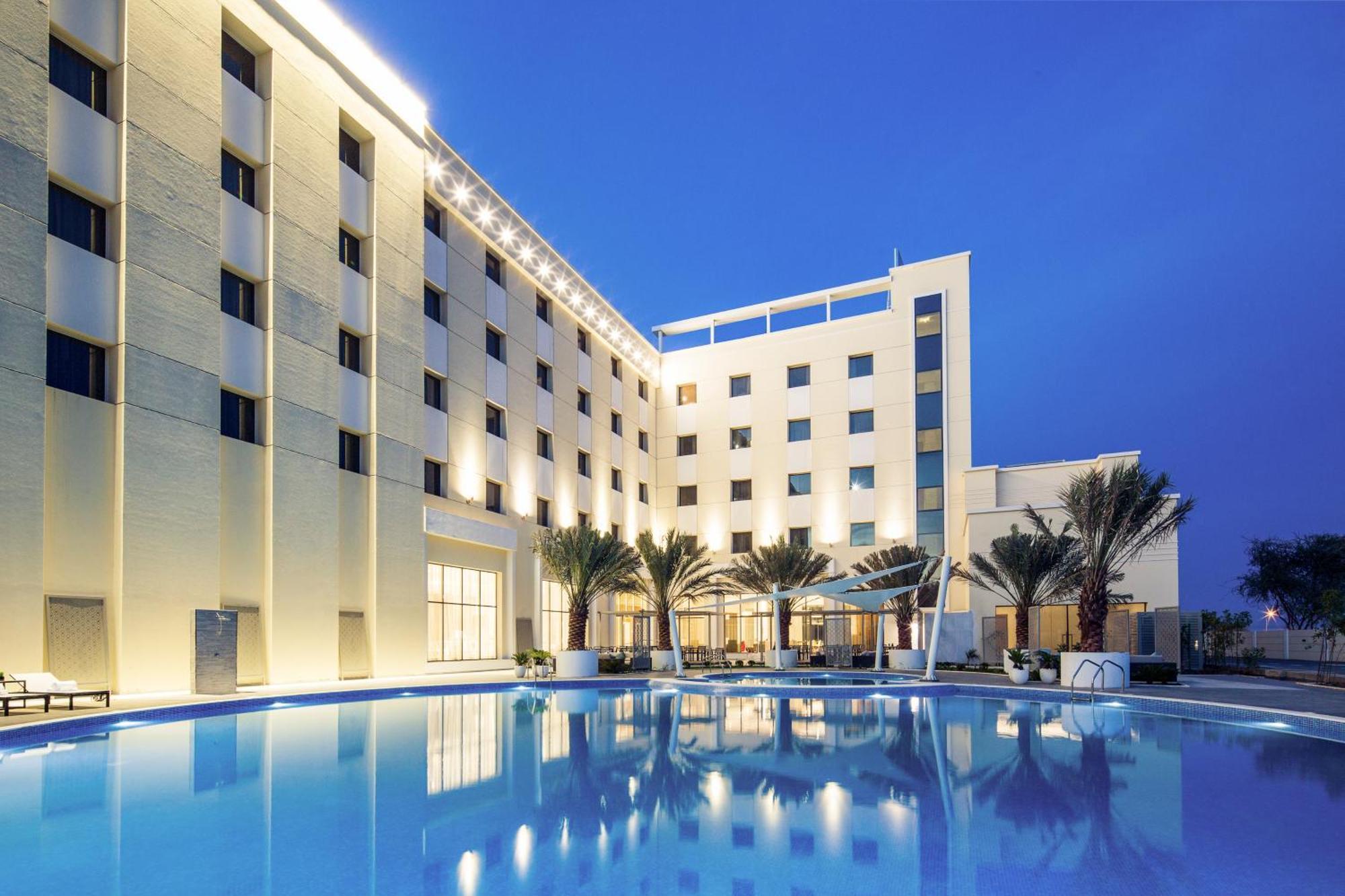 Mercure Sohar Bagian luar foto